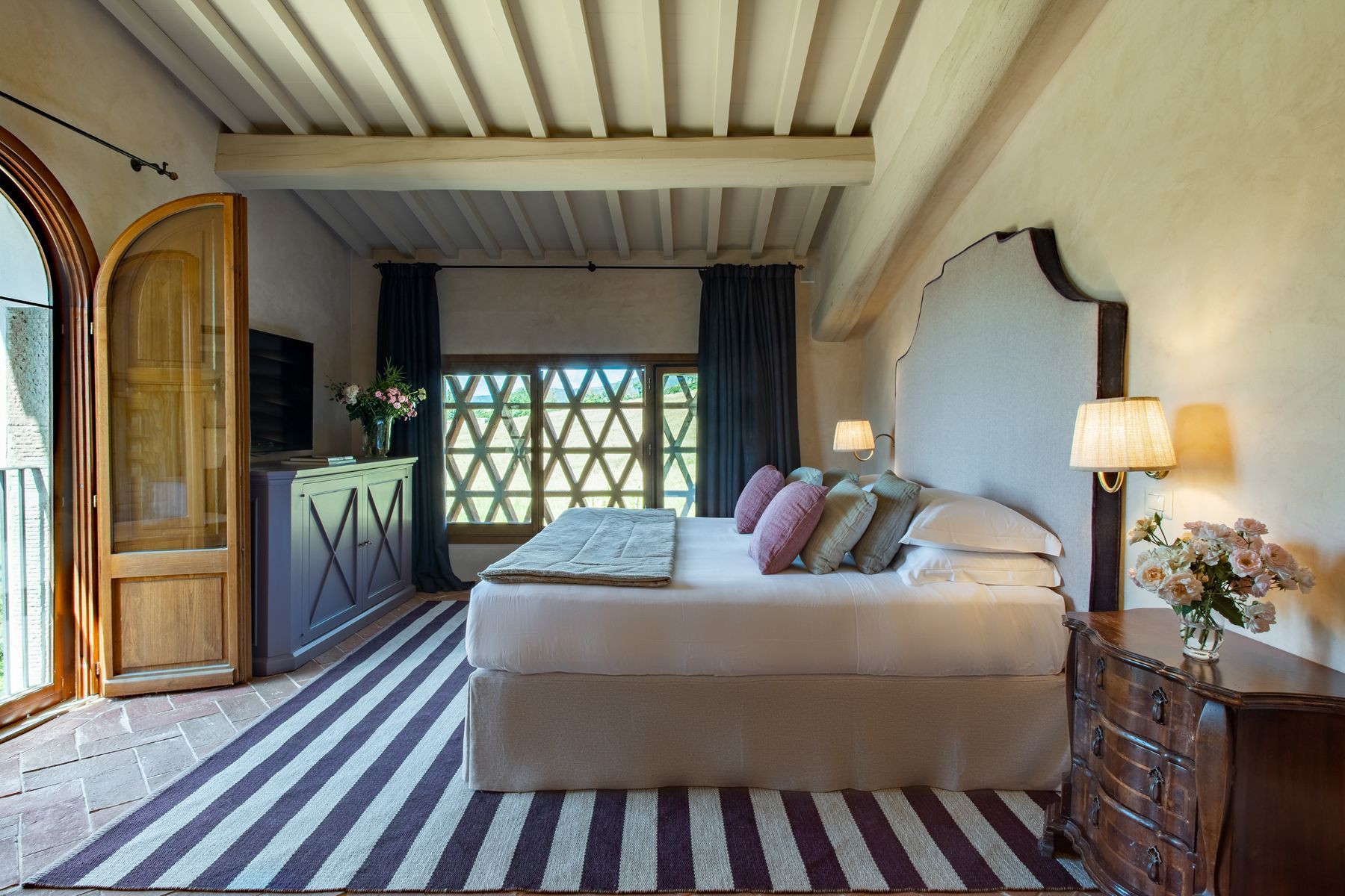 Adorna villa photo.